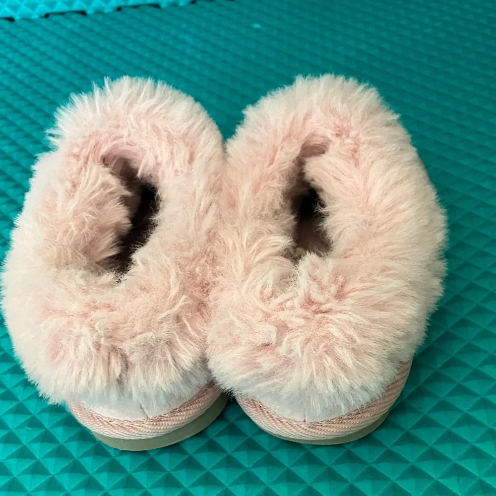 Like New CAT & JACK Girls Mollie Faux Fur Cuff Scuff Slippers | 12
